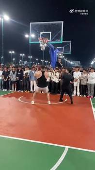 野球场遇到这样的胖子,你怎么防?
