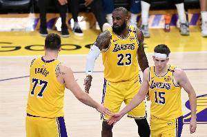 Windhorst:东契奇和里夫斯带的无詹湖人更强 数据能够说明这一点